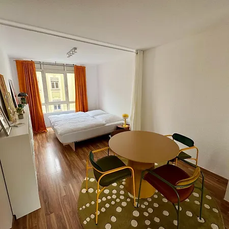 Mittendrin, Zentrale & Gemuetliche Stadtwohnung *